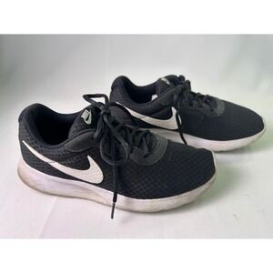 Nike Tanjun Black White Women's 8.5 Lightweight Mesh Athletic Running Sneakers‎
